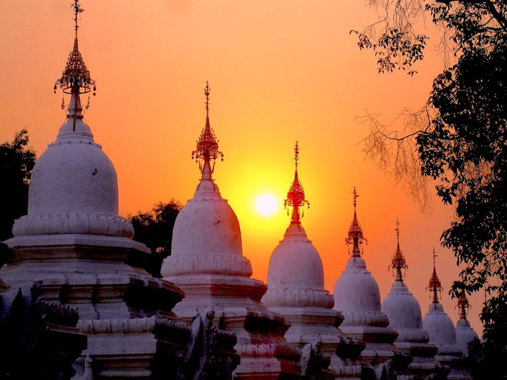 Karen Safer – Burmese Sunset Mandalay